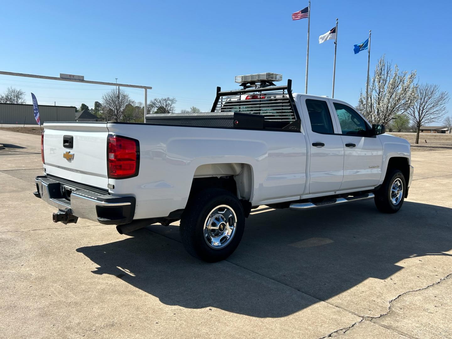 2015 White /Gray Chevrolet Silverado 2500HD Work Truck Double Cab 4WD (1GC2KUEB4FZ) with an 6.0L V8 OHV 16V CNG engine, 6A transmission, located at 17760 Hwy 62, Morris, OK, 74445, (918) 733-4887, 35.609104, -95.877060 - Photo#4